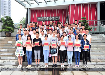 8年，800多名學生，800多個夢想，中天陜西助學圓你求學夢！