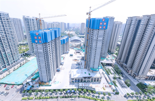 太原市萬(wàn)柏林區(qū)住建領(lǐng)域“安全月”活動(dòng)暨房屋建筑工程現(xiàn)場(chǎng)觀摩會(huì)在中天北京集團(tuán)龍湖天鉅四五六七組團(tuán)項(xiàng)目召開